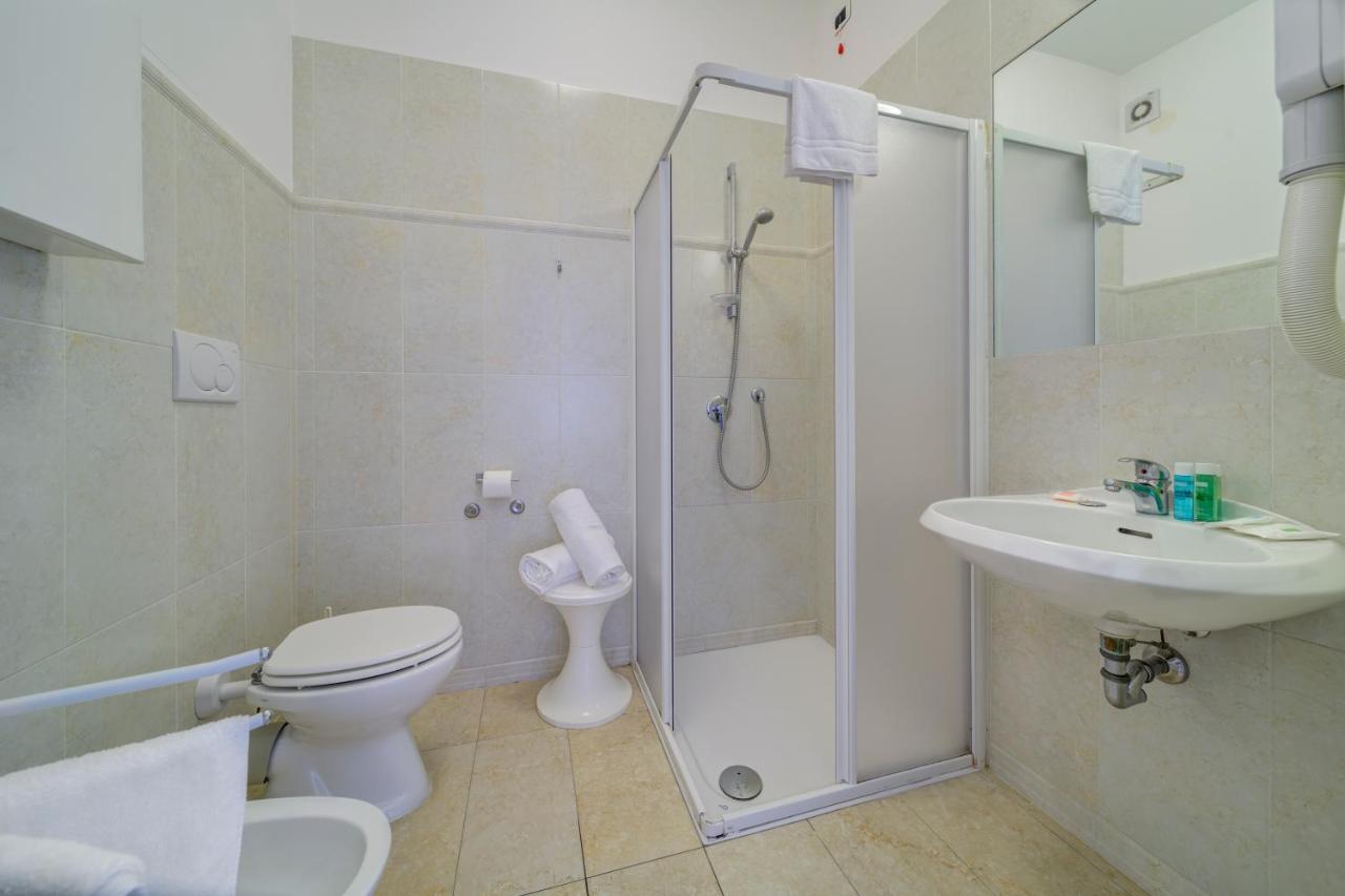 Hotel Carlton Beach Rimini Exterior foto