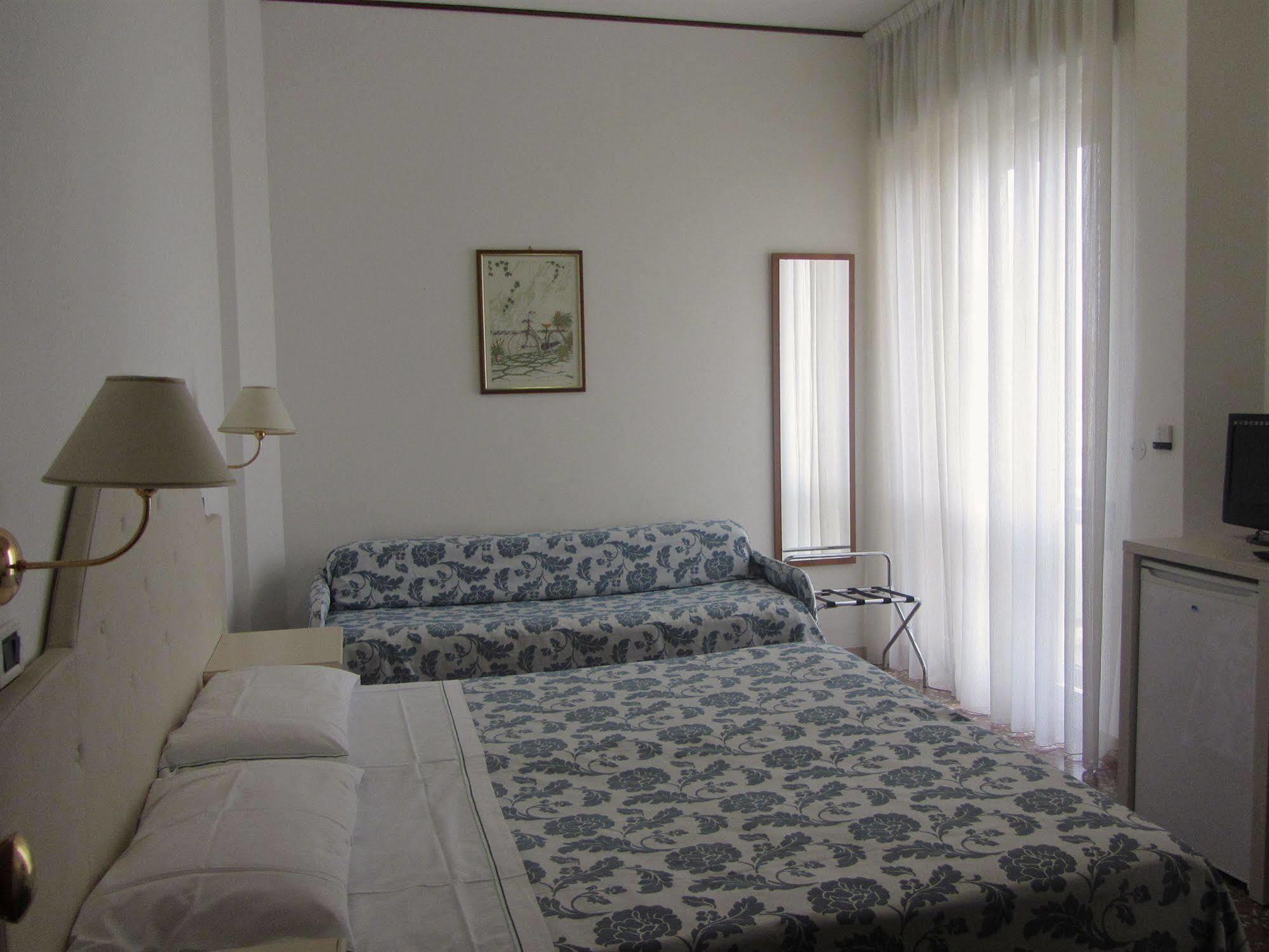 Hotel Carlton Beach Rimini Exterior foto