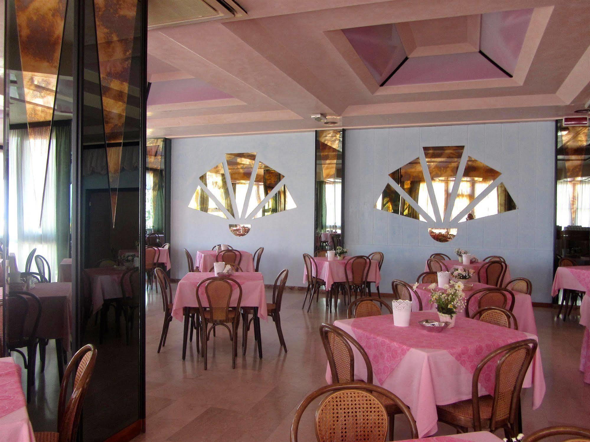 Hotel Carlton Beach Rimini Exterior foto